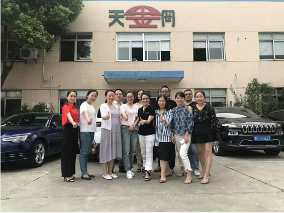 一起合影，留下精彩瞬間