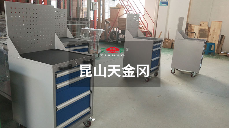 鉗工工具柜廠家天金岡18年堅持產(chǎn)品的品質(zhì)，從未松懈