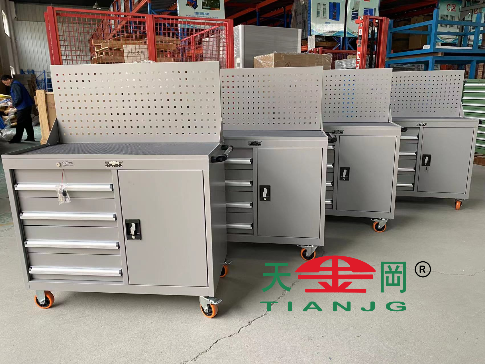 移動(dòng)工具車，讓車間工作省時(shí)省力省成本